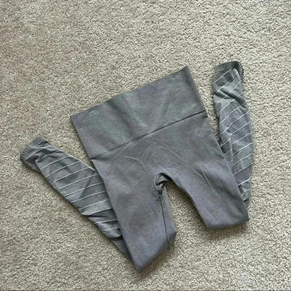 BLANQI Pale Gray Laser Cut High Rise Maternity Leggings Sz Small - Picture 13 of 13